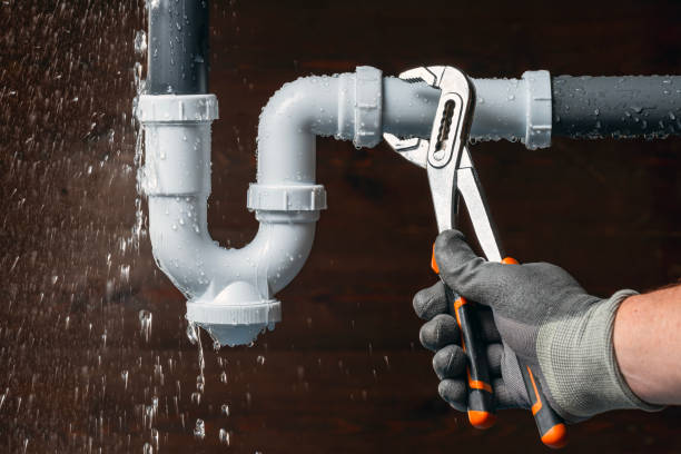 Professional Drain Cleaning technician working in Mad River, CA